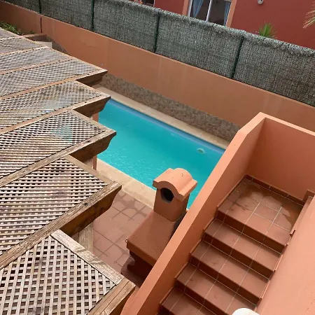Paola Corralejo Villa *