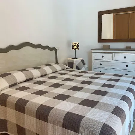 Paola Corralejo Villa *
